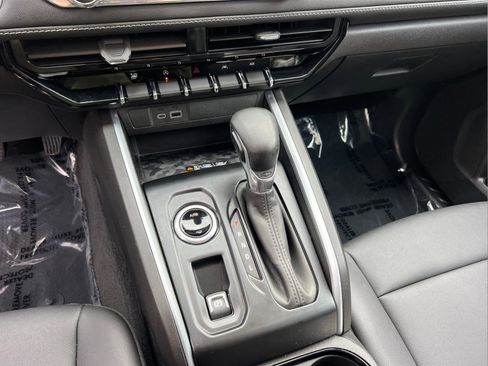 Used 2024 Chevrolet Colorado LT w/ LT Convenience Package III image 33