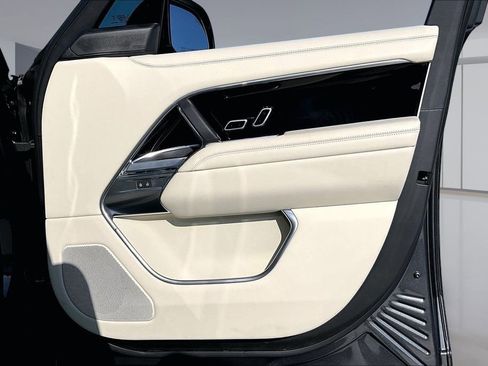 Used 2025 Land Rover Range Rover SE image 26