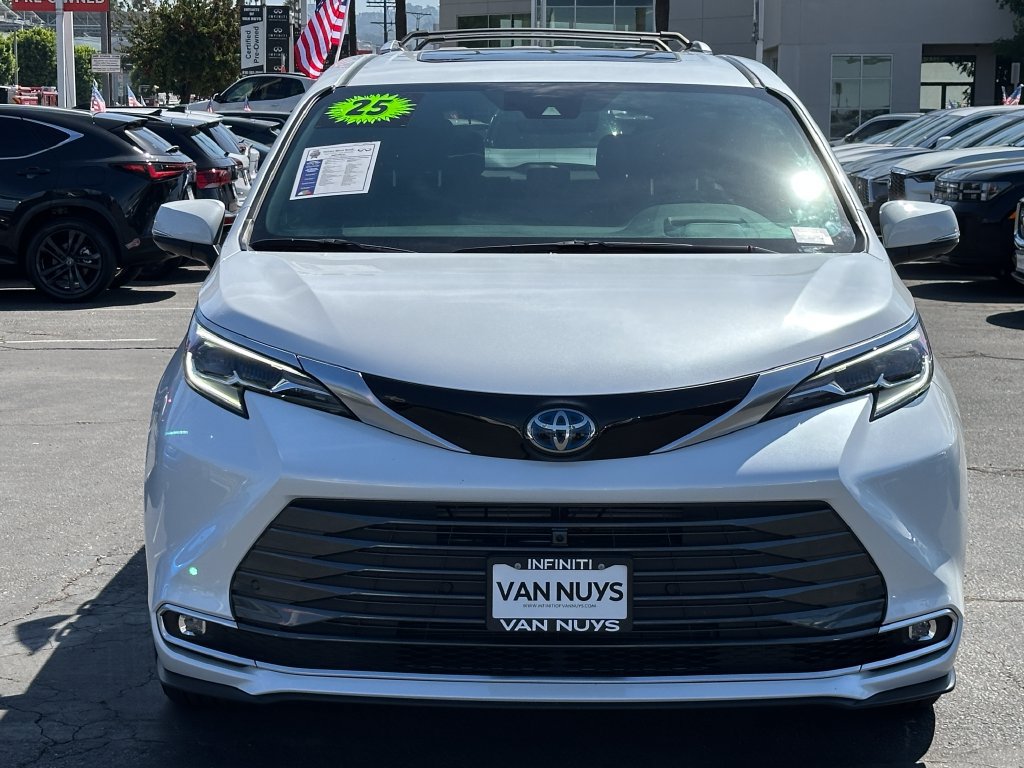 Used 2025 Toyota Sienna Platinum AWD/4WD image 11