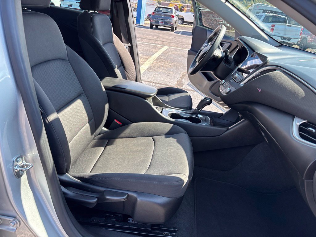Used 2020 Chevrolet Malibu LS FWD image 33