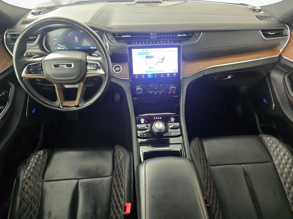 Used 2022 Jeep Grand Cherokee Summit w/ Luxury Tech Group V AWD/4WD image 13