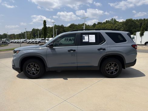 Used 2025 Honda Pilot TrailSport image 28