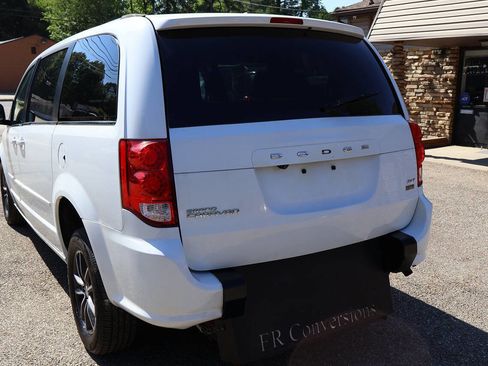 Used 2017 Dodge Grand Caravan SXT FWD image 16