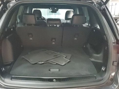 Used 2025 Jeep Grand Cherokee Altitude image 9