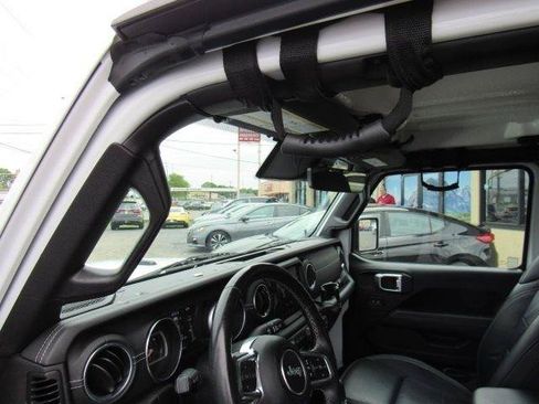 Used 2020 Jeep Gladiator Overland AWD/4WD image 20