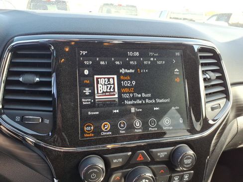 Used 2022 Jeep Grand Cherokee Laredo E image 13