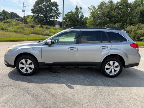 Used 2011 Subaru Outback 2.5i Premium AWD/4WD image 2