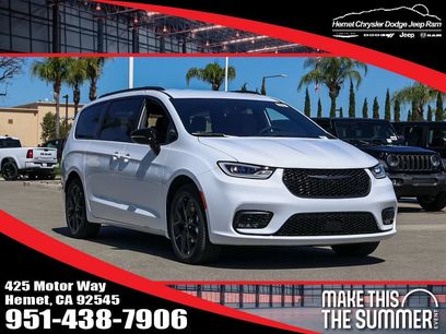 New 2026 Chrysler Pacifica Select w/ S Appearance Package