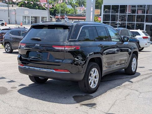 Used 2023 Jeep Grand Cherokee Limited w/ Luxury Tech Group II AWD/4WD image 6