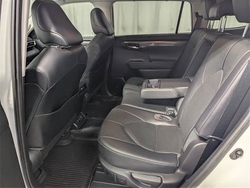 Used 2021 Toyota Highlander Limited image 10