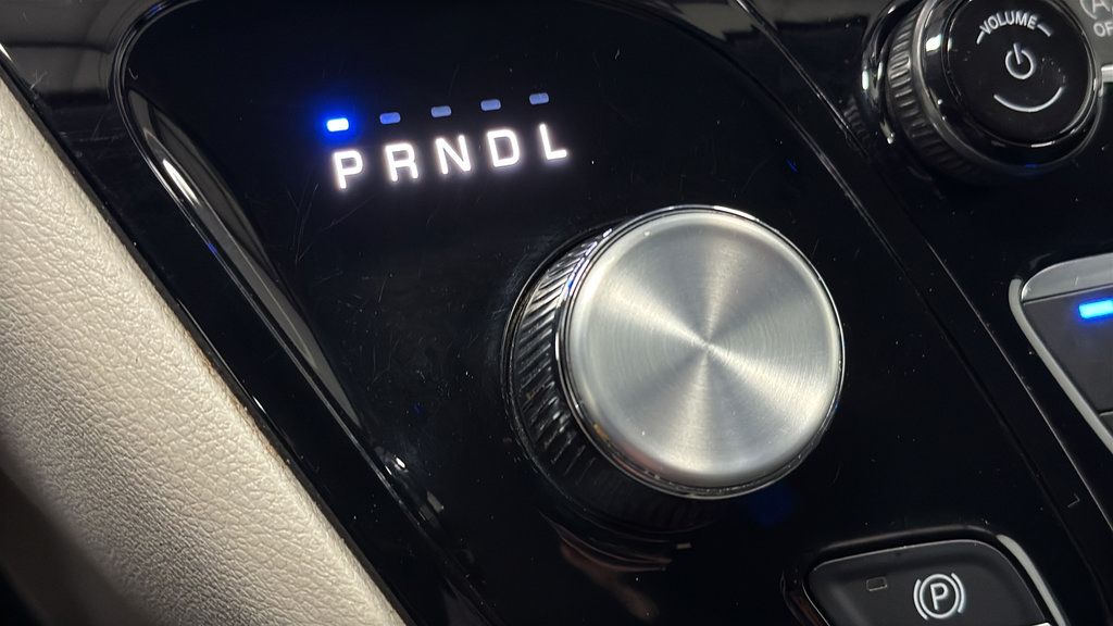 Used 2024 Chrysler Pacifica Touring-L FWD image 18