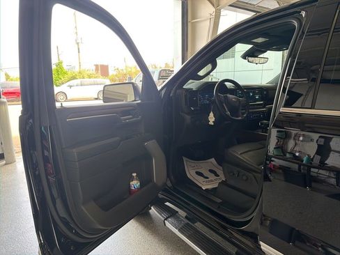 Used 2024 Chevrolet Silverado 1500 High Country w/ Technology Package AWD/4WD image 5