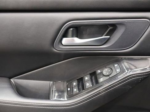 Used 2024 Nissan Rogue SV FWD image 17