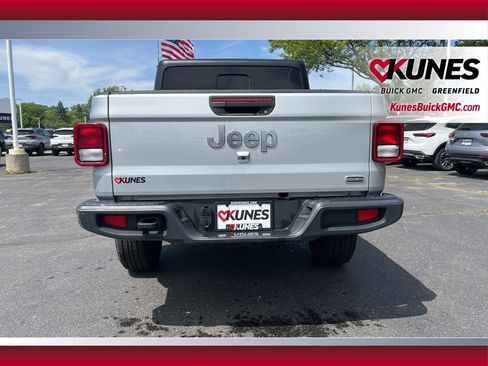 Used 2023 Jeep Gladiator Overland AWD/4WD image 6