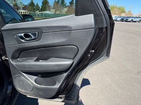 Used 2018 Volvo XC60 T5 Momentum image 21