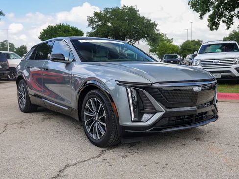 Used 2025 Cadillac Lyriq Sport AWD/4WD image 6