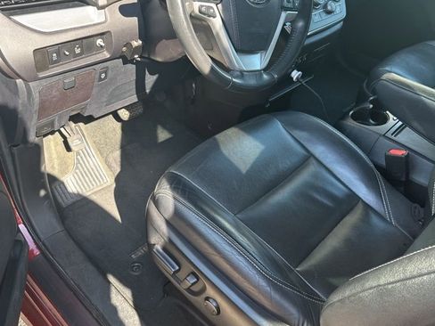 Used 2017 Toyota Sienna SE w/ SE Preferred Package image 5