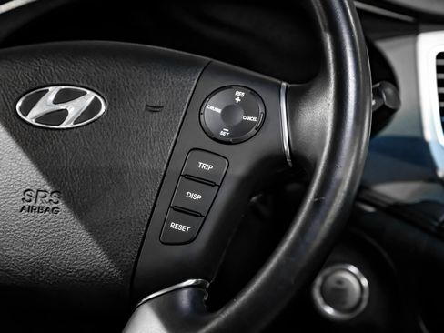 Used 2013 Hyundai Genesis 3.8 w/ Premium Pkg RWD image 17