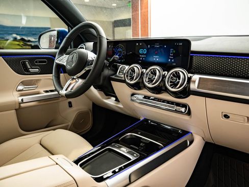 Used 2024 Mercedes-Benz EQB 300 4MATIC image 47