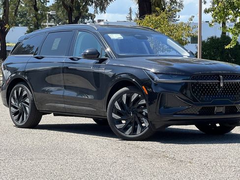 New 2026 Lincoln Nautilus Reserve AWD/4WD image 2