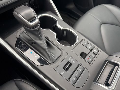 Used 2023 Toyota Highlander XLE image 25