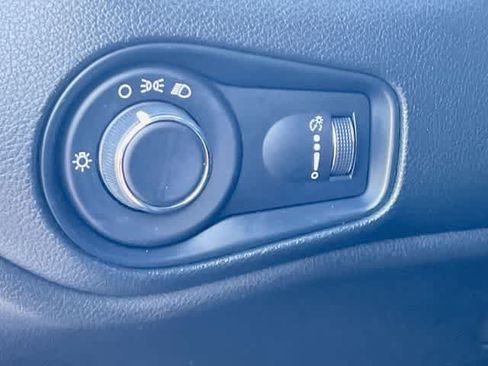 Used 2021 Jeep Renegade Sport w/ Sport Appearance Group FWD image 29