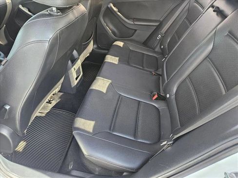 Used 2017 Volkswagen Jetta SE image 18