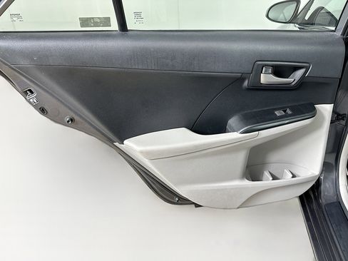 Used 2014 Toyota Camry LE image 24