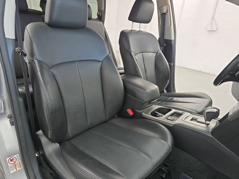 Used 2011 Subaru Outback 3.6R Limited image 10