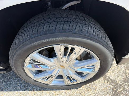 Used 2024 Chevrolet Suburban High Country w/ Advanced Technology Package AWD/4WD image 14