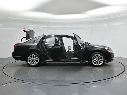 Used 2016 Volkswagen Passat 3.6 SEL Premium image 4