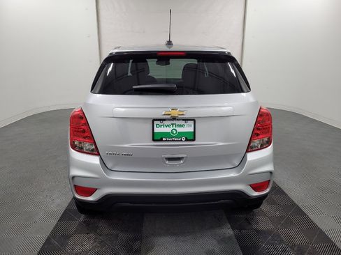 Used 2022 Chevrolet Trax LS w/ Tint and Cruise Package image 6