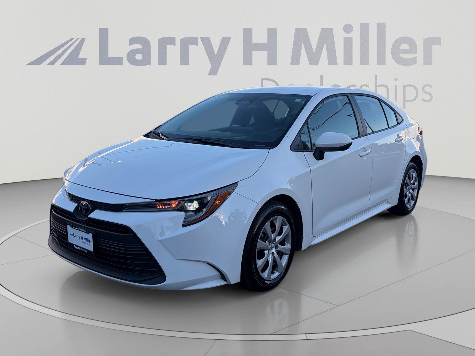 Used 2024 Toyota Corolla LE FWD image 1