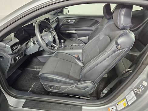 Used 2025 Ford Mustang GT RWD image 16