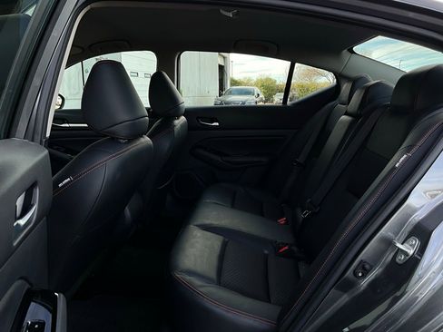 Used 2025 Nissan Altima 2.5 SR image 12