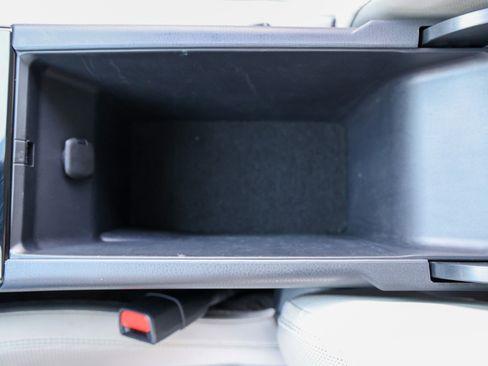 Used 2025 Toyota Camry XLE image 28