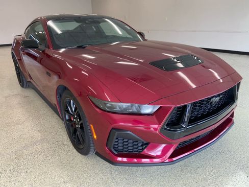 Used 2025 Ford Mustang GT Premium image 4