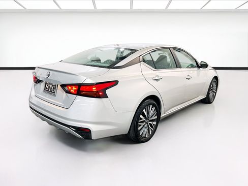 Used 2025 Nissan Altima 2.5 SV FWD image 4