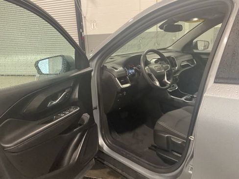 Used 2024 GMC Terrain SLE AWD/4WD image 17