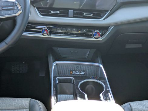 Used 2025 Chevrolet Equinox LT w/ Convenience Package II FWD image 20