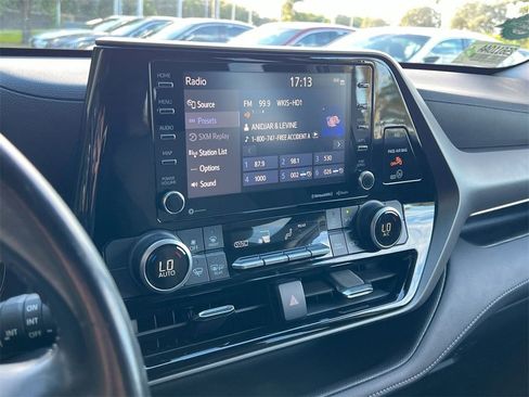 Used 2021 Toyota Highlander LE image 15