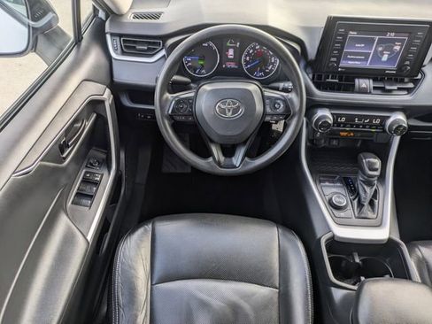 Used 2022 Toyota RAV4 LE image 12