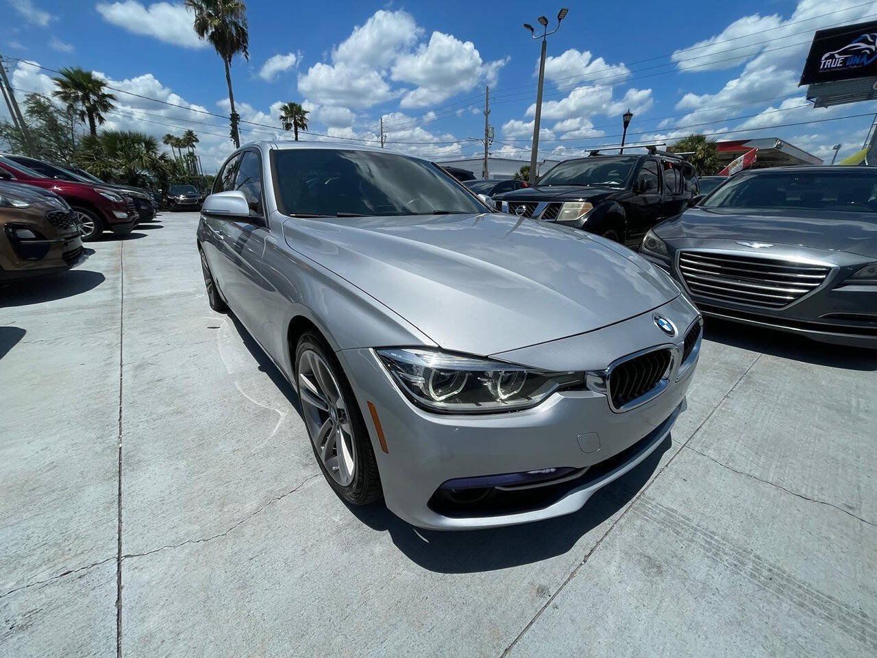 Used 2018 BMW 330i xDrive Sedan w/ Convenience Package AWD/4WD image 18