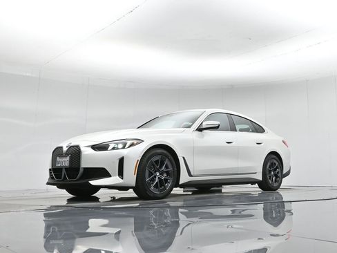 Used 2025 BMW i4 eDrive40 image 49