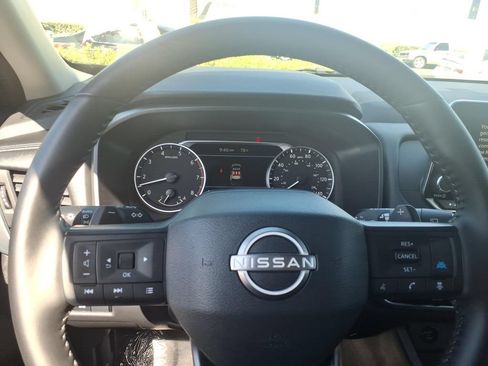 Certified 2025 Nissan Rogue SV FWD image 18