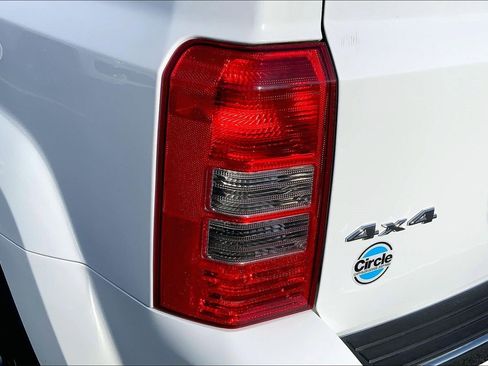 Used 2017 Jeep Patriot High Altitude image 26