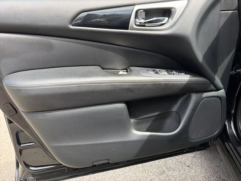 Used 2020 Nissan Pathfinder S AWD/4WD image 12