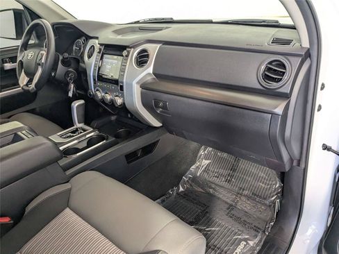 Used 2017 Toyota Tundra SR5 w/ SR5 Upgrade Package AWD/4WD image 28