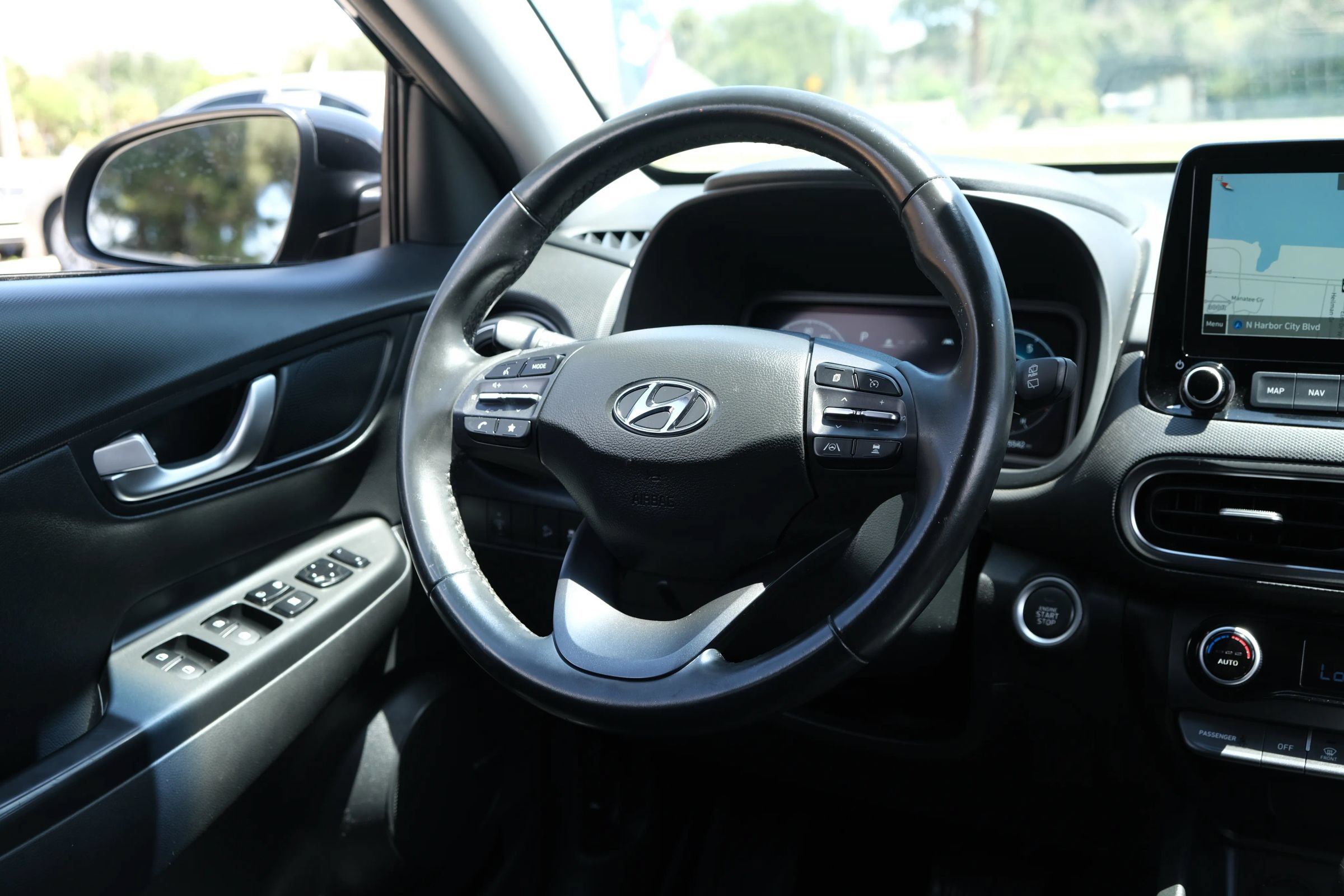 Used 2022 Hyundai Kona Limited FWD image 27
