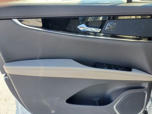 Certified 2023 Lincoln Nautilus Reserve image 11